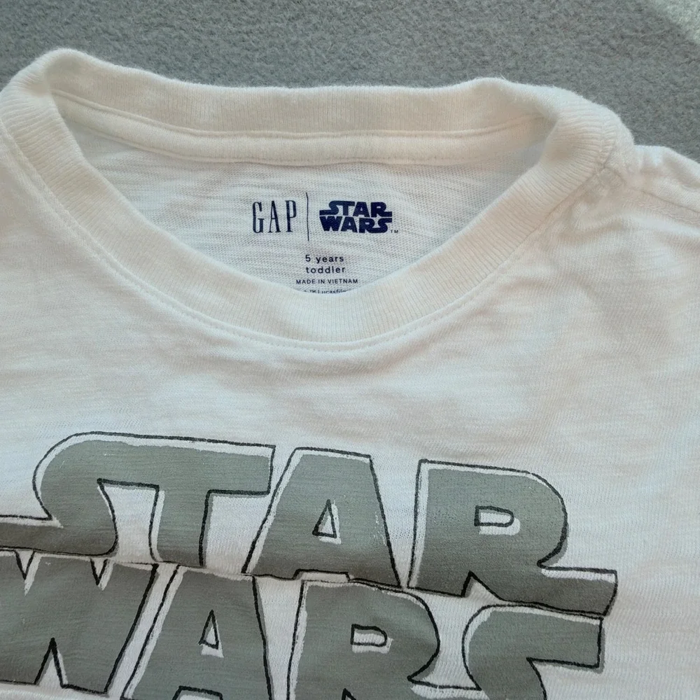 Gap Graphic Tee Bundle Kids 5T Multicolor Excellent Star Wars Dino Shark 3pk